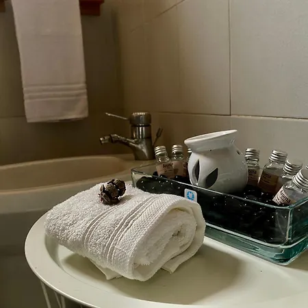 Petit Maison Saturnia