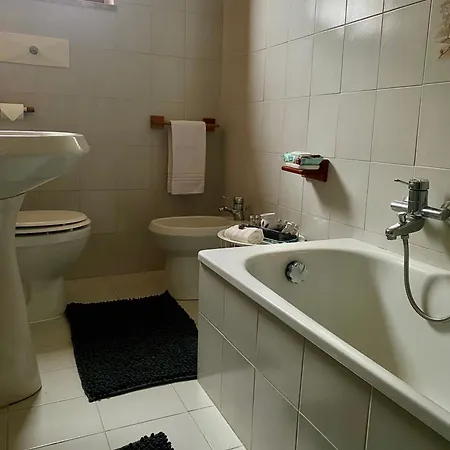 Petit Maison Saturnia *
