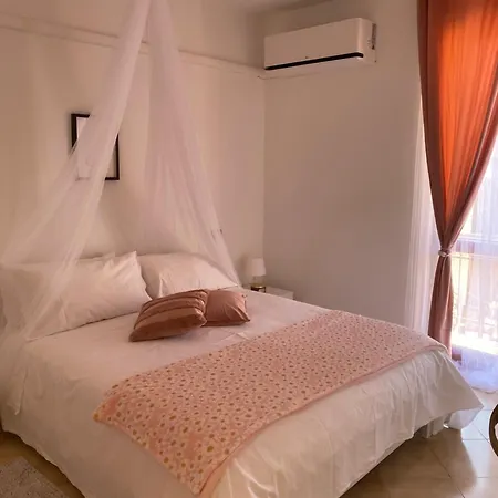 Petit Maison Saturnia Lejlighed *
